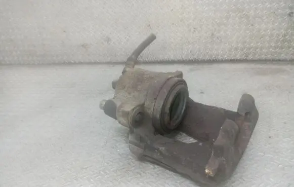 Volkswagen Polo IV 9N3 Front brake caliper