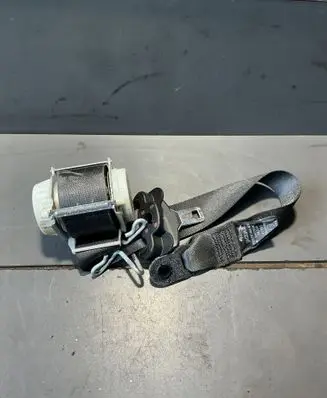 Jaguar XF X250 Rear seatbelt 33035173