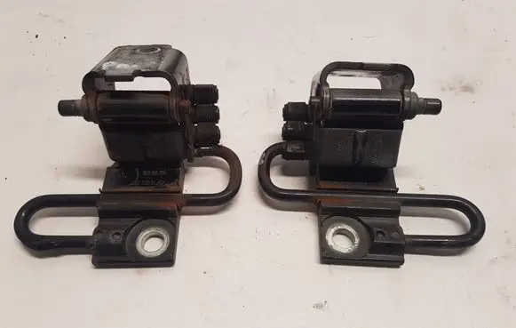 Audi A4 S4 B7 8E 8H Front door lower hinge 8E0831411E