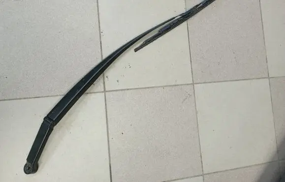 Toyota Sienna XL40 IV Windshield/front glass wiper blade 8521108040