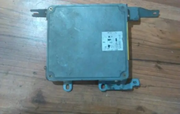 Mazda 323 F Engine control unit/module j2bp01e 7934660