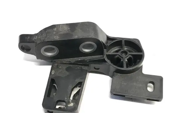BMW 5 G60 G61 Radiator mount bracket 5A015A2 18715610