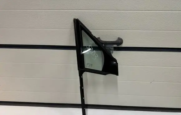 Jaguar F-Pace Front door vent window glass four-door J9D321418ASZD3