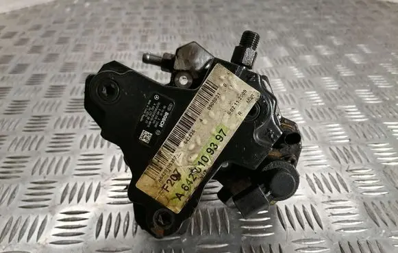 Mercedes-Benz E C207 W207 Fuel injection high pressure pump A6420109397 0445010210