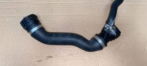 BMW 5 E39 Engine coolant pipe/hose 11537787336