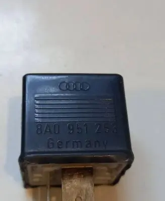 Audi A4 S4 B5 8D Other relay 8A0951253