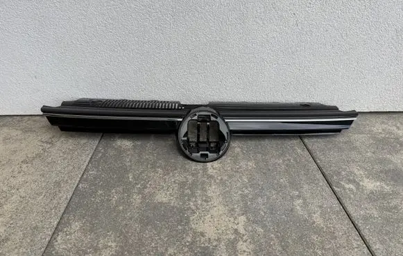 Volkswagen Golf VIII Front bumper upper radiator grill 5H0853651N