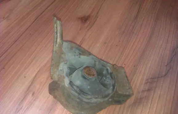 Honda Civic Engine mount bracket