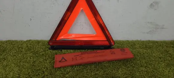Volkswagen Transporter - Caravelle T5 Emergency warning sign 7h0860250