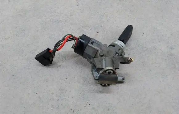 Mercedes-Benz Vito Viano W638 Ignition lock 