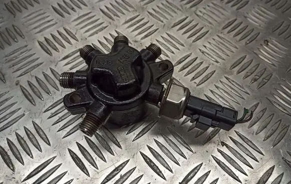 Renault Clio II Fuel distributor 8200584034