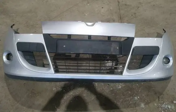 Renault Megane III Front bumper pilkas
