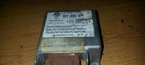 Volkswagen PASSAT B3 Airbag control unit/module 357959656 5WK4075