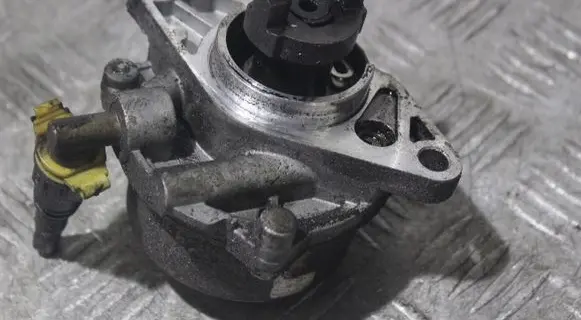 Opel Corsa D Vacuum pump 