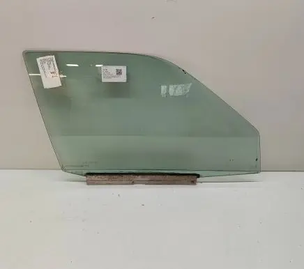 Mercedes-Benz 190 W201 Front door window glass four-door A2017200418