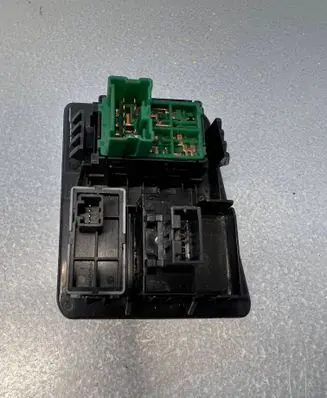Nissan Qashqai+2 Traction control (ASR) switch ---