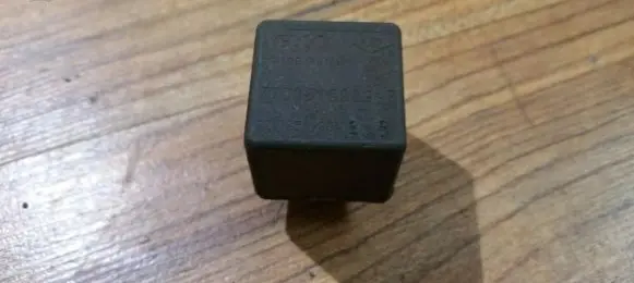 Renault Laguna I Other relay 7700810929B 7700810929-B