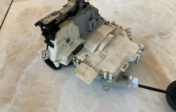 Audi A7 S7 4G Front door lock 8J1837016D