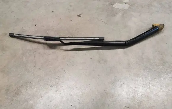 Chevrolet Corvette C7 Front wiper blade arm 8471