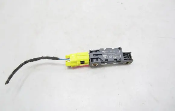 Audi A3 S3 8P Airbag deployment crash/impact sensor 4B0959643D 011582 191205