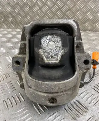 Audi A5 Sportback 8TA Engine mount bracket 8K0199381