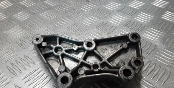 Mercedes-Benz Vito Viano W639 Engine mounting bracket A6510940039