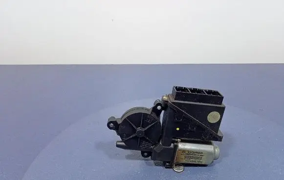 Volkswagen Polo Front door window regulator with motor 6Q2959802A