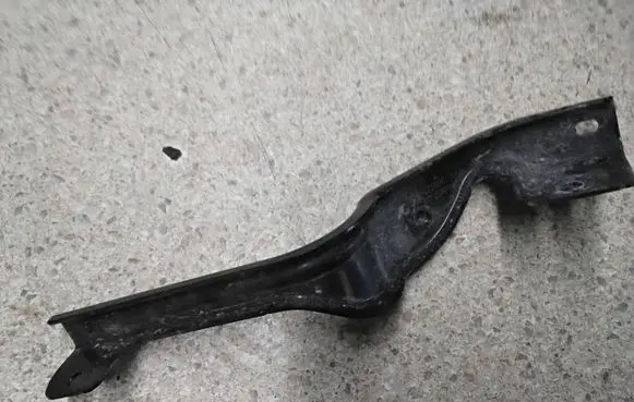 BMW 4 F32 F33 Radiator support slam panel bracket 7266323