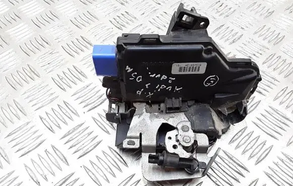 Audi A3 S3 8P Front door lock