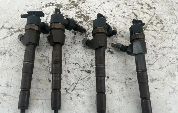 Opel Insignia A Fuel injectors set 0445110327