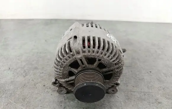 Volkswagen PASSAT B6 Generator/alternator 8EL012426001HELLA