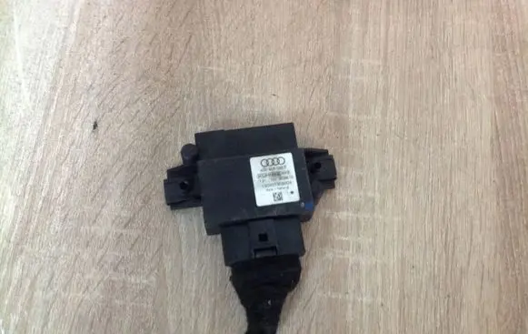 Audi A4 S4 B8 8K Fuel injection pump control unit/module 4G0906093F
