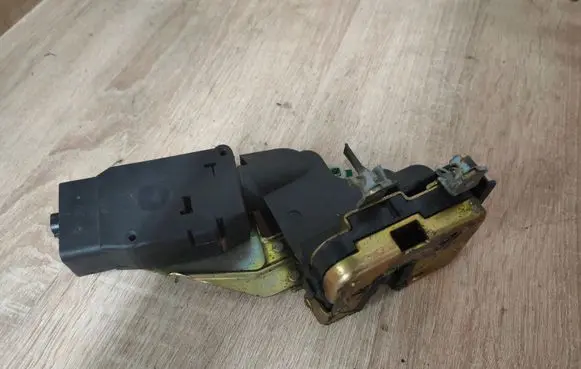 Volvo S40, V40 Front door lock