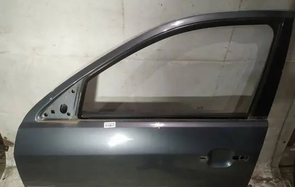 Ford Mondeo Mk III Front door pilkos