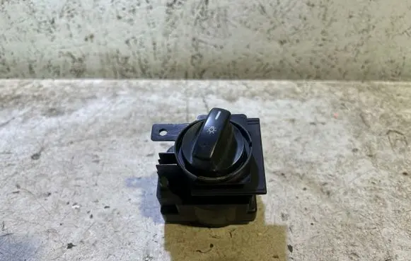 Mercedes-Benz B W245 Light switch 1695452204 32220202 0596247