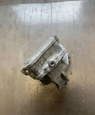 Mitsubishi Outlander Engine mount bracket