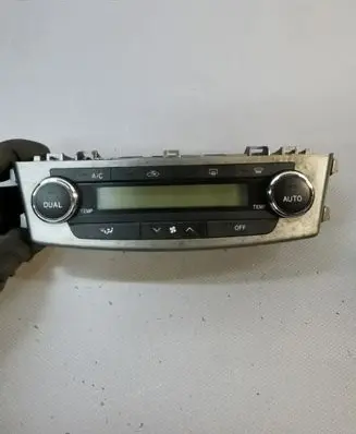 Toyota Avensis T270 Climate control unit 5590005470