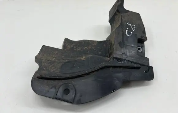 Peugeot 3008 III Other engine bay part 9848090980