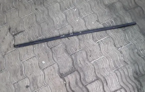 Volvo S60 Front door glass trim molding NOCODE
