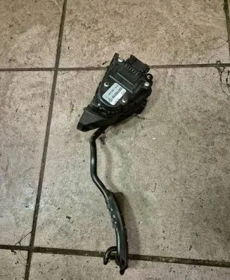 Renault Laguna II Accelerator throttle pedal 8200002905 6PV00811902