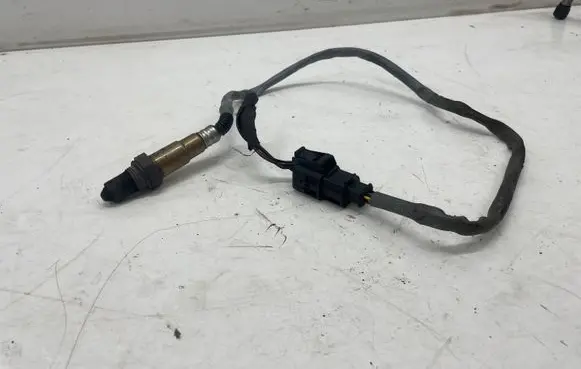 Mercedes-Benz E C207 W207 Lambda probe sensor 0281004207