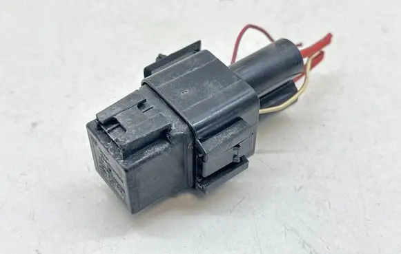 BMW 1 F20 F21 Coolant fan relay 9207913