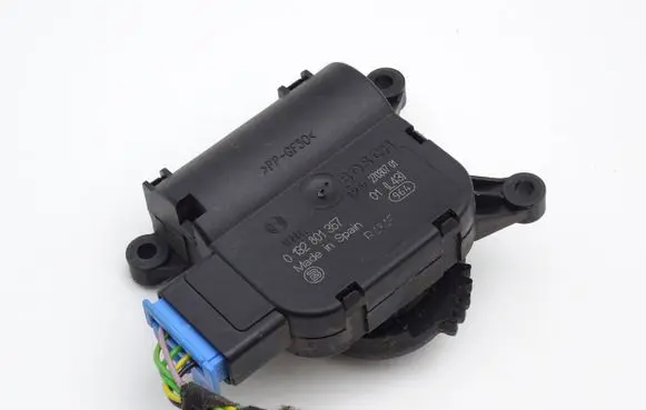 Seat Ibiza III (6L) Air flap motor/actuator 0132801357