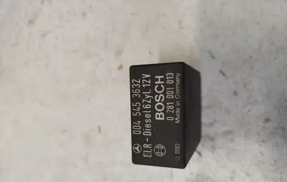 Mercedes-Benz E W124 Fuel pump relay 0045453632 0281001013