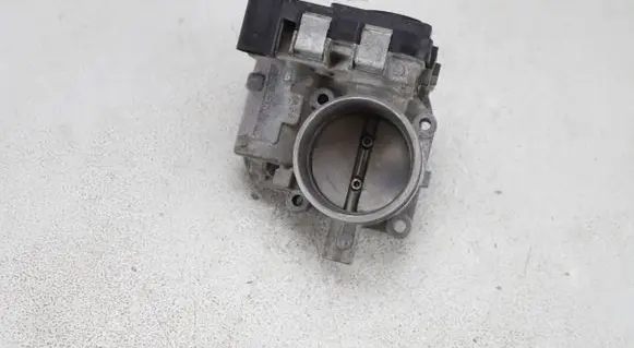 Volkswagen PASSAT B7 Throttle valve 03C133062D
