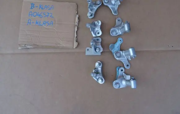 Mercedes-Benz B W246 W242 Front door hinges set R52305S05 HW246B1 A046572
