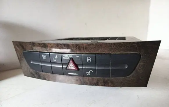 Mercedes-Benz E W211 CD/DVD changer 2116800572