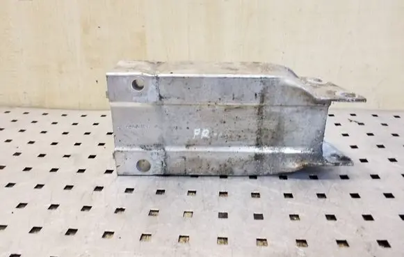 Mercedes-Benz C W204 Front bumper mounting bracket A2046201195