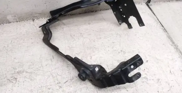 Headlight/headlamp mounting bracket