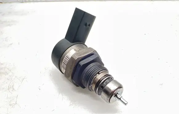 Mercedes-Benz ML W164 Fuel pressure regulator A6110780449